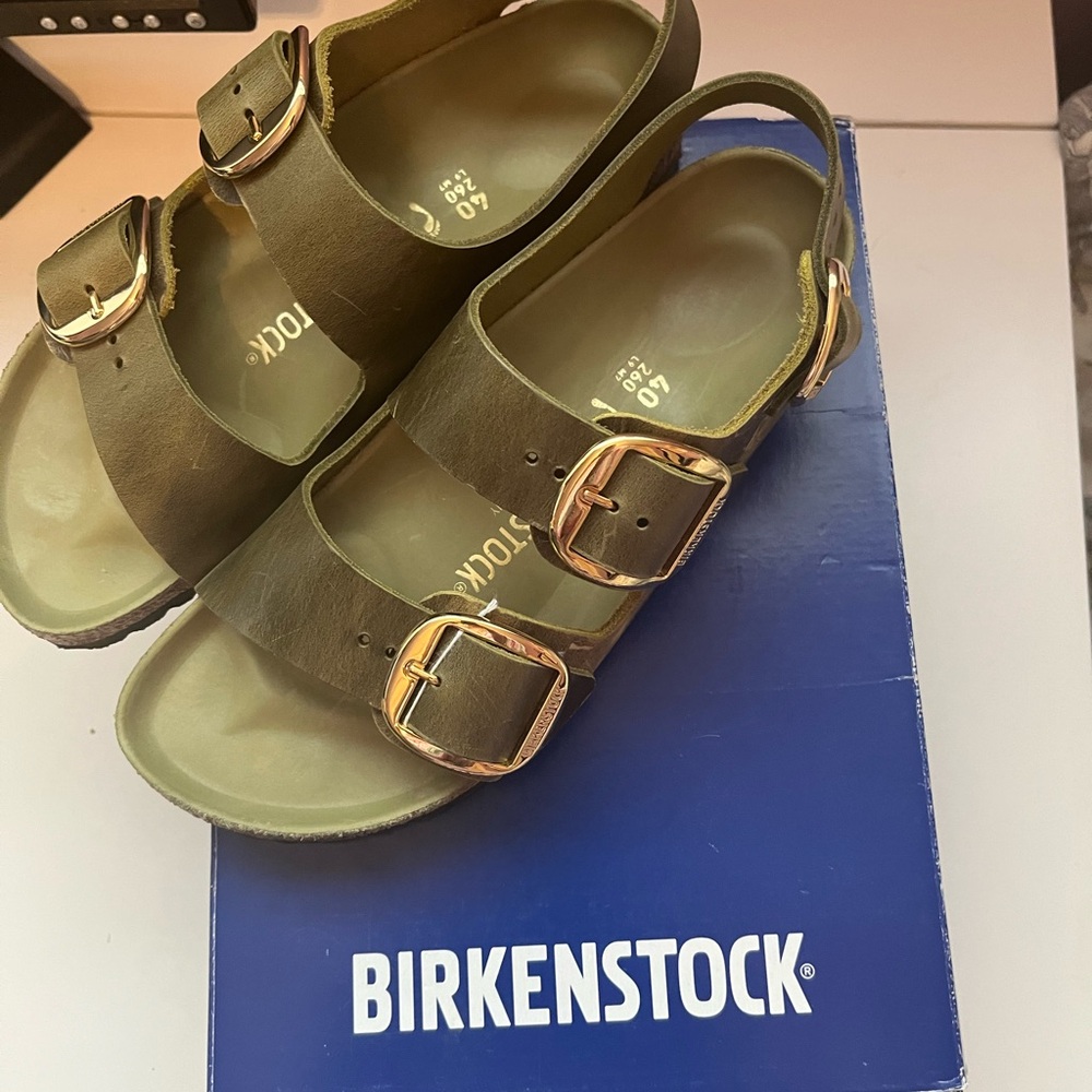 Birkenstock Women’s Milano Big Buckle Sandal